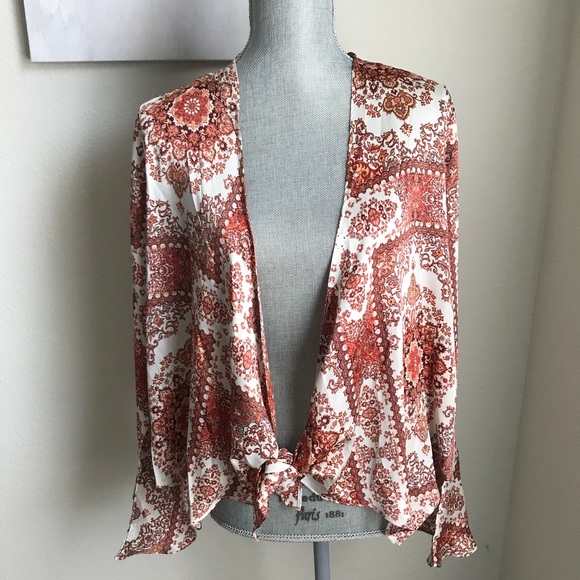 💕1 LEFT💕Sexy Boho Print Tie Front Top - Picture 5 of 8